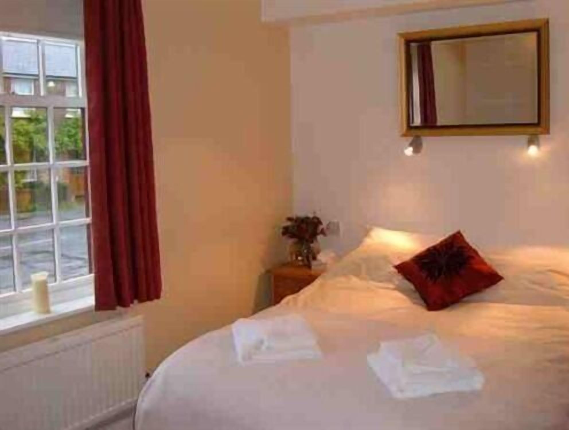 The Wheatsheaf Inn Cuckfield Esterno foto