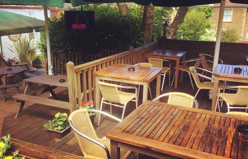 The Wheatsheaf Inn Cuckfield Esterno foto